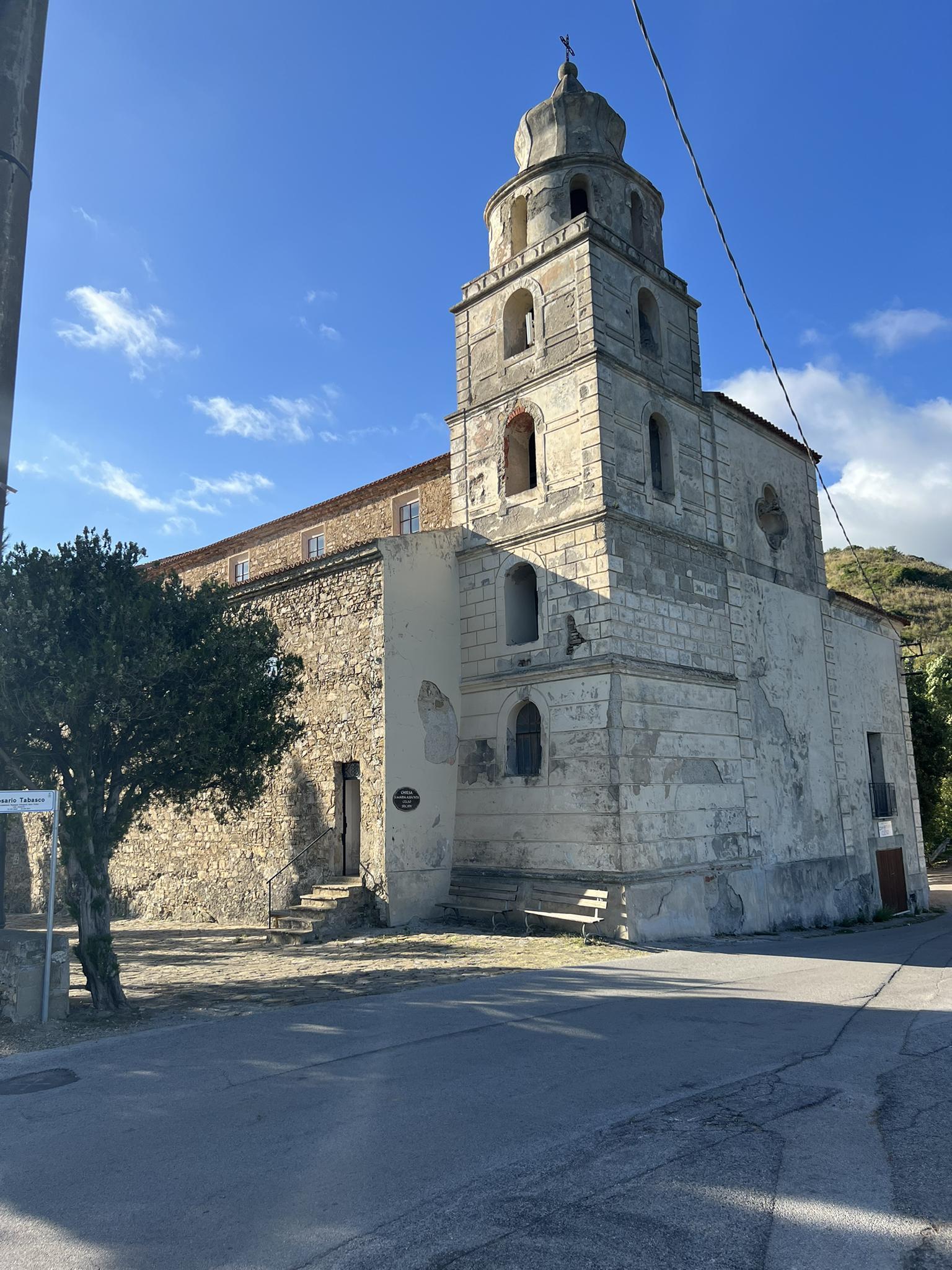 Sentiero panoramico tra gli ulivi che collega Pollica e Celso